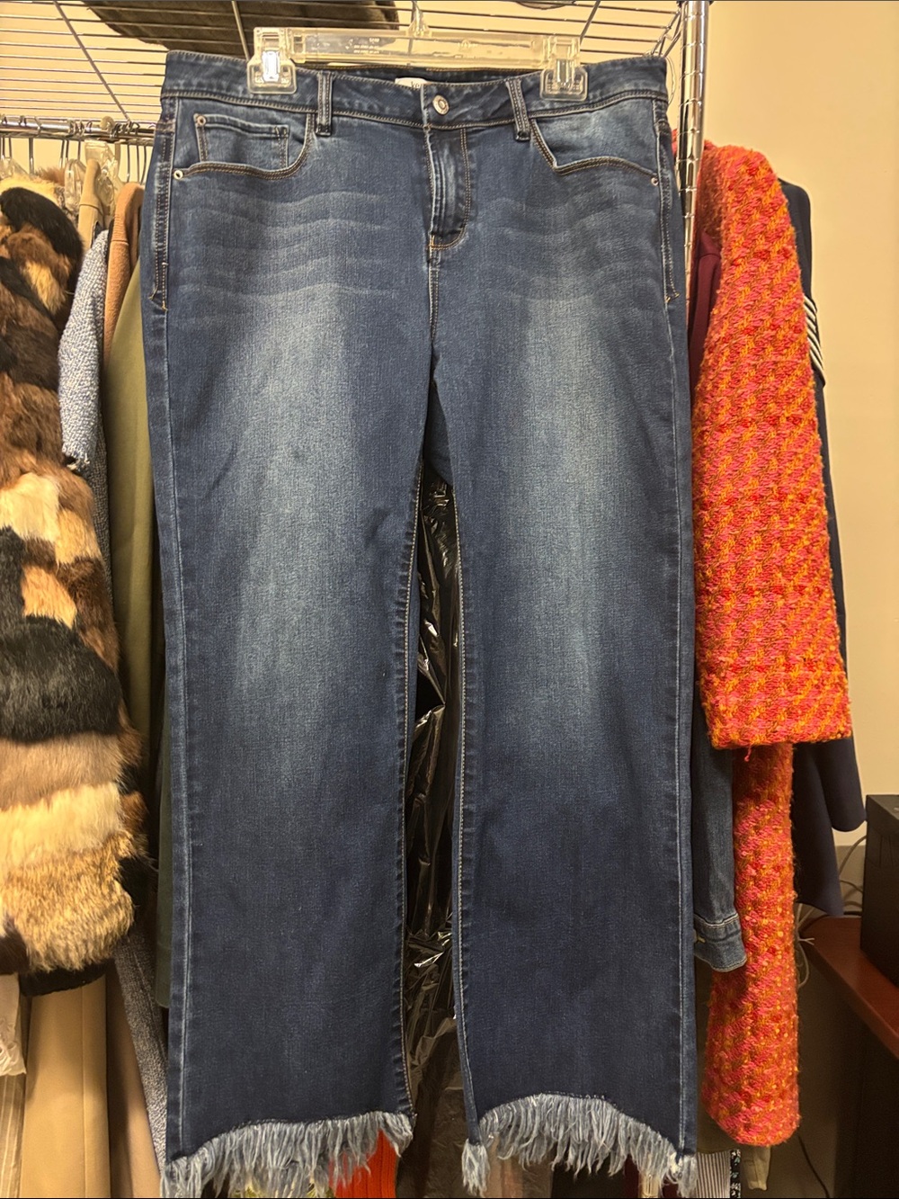 Kensie Straight Leg Jeans in Dark Blue Wash with Frayed Hem